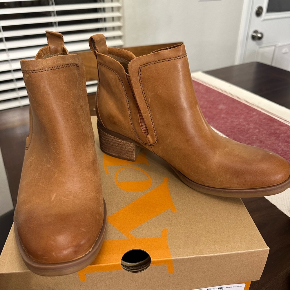 Korks Tea tan boots size 8.5